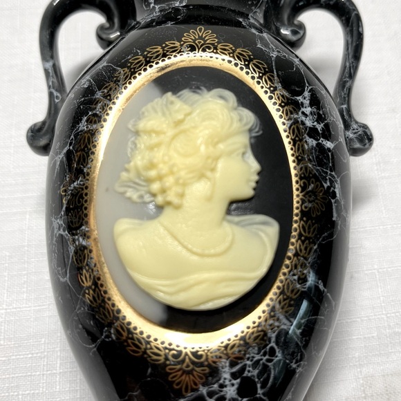 Porcelain Vase, 2 Handles, Gold & Black Marble, Cameo Lady Profile. Made Japan - Picture 6 of 7